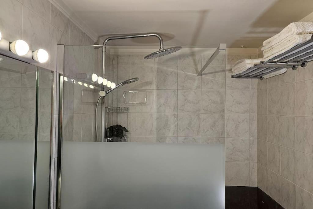 Artistico Two-Bedroom Apartment In Kolonaki Athena Bagian luar foto